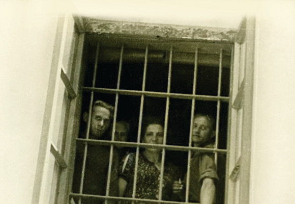 Więźniowie